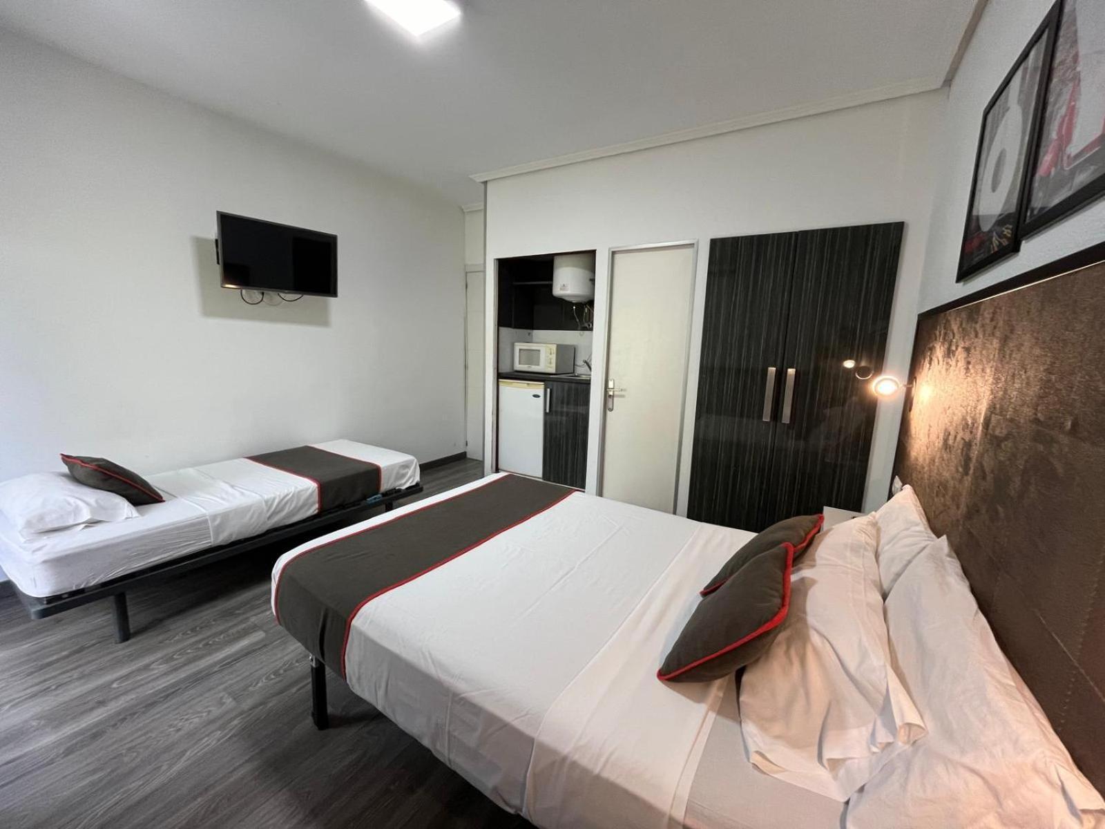 Hotel Hello Feria Madrid Esterno foto